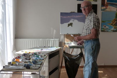 painting workshop with easel and palette colours